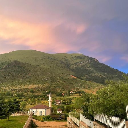Lura Hotel Fushe-Lure Екстериор снимка