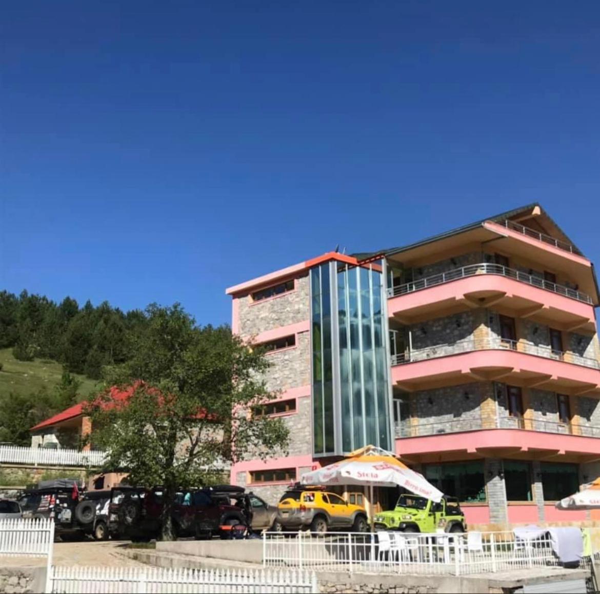 Lura Hotel Fushe-Lure Екстериор снимка