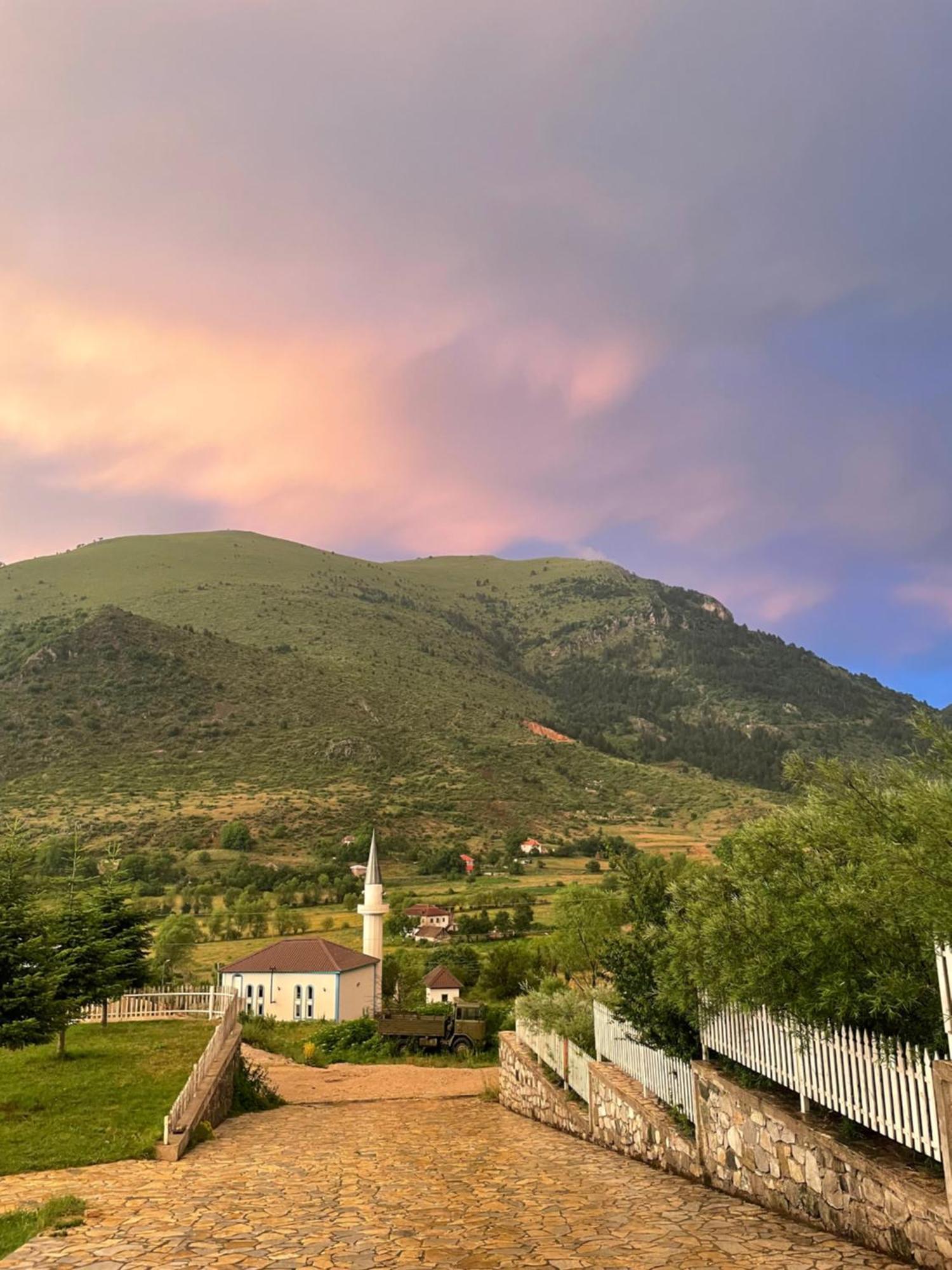 Lura Hotel Fushe-Lure Екстериор снимка