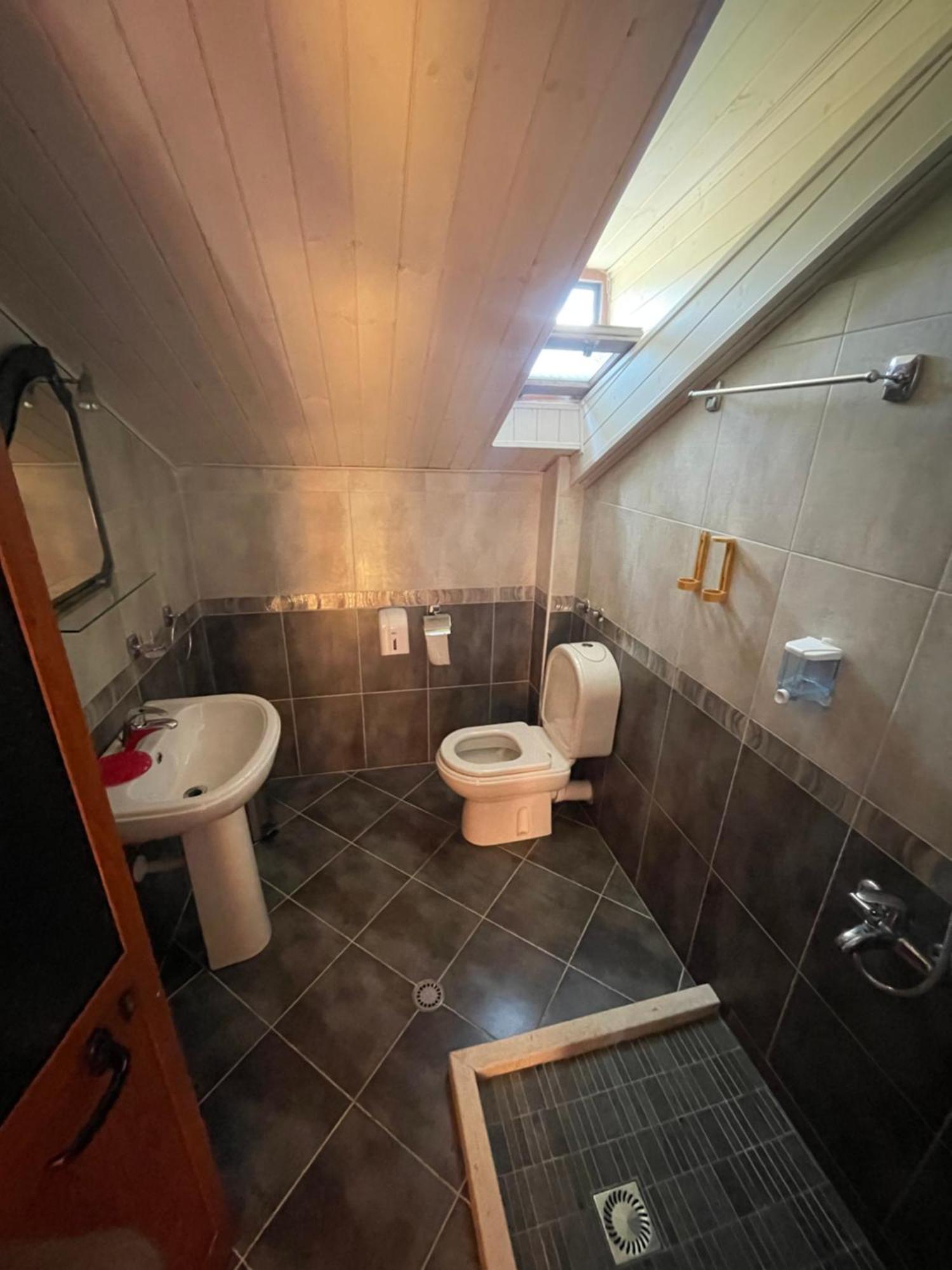 Lura Hotel Fushe-Lure Екстериор снимка