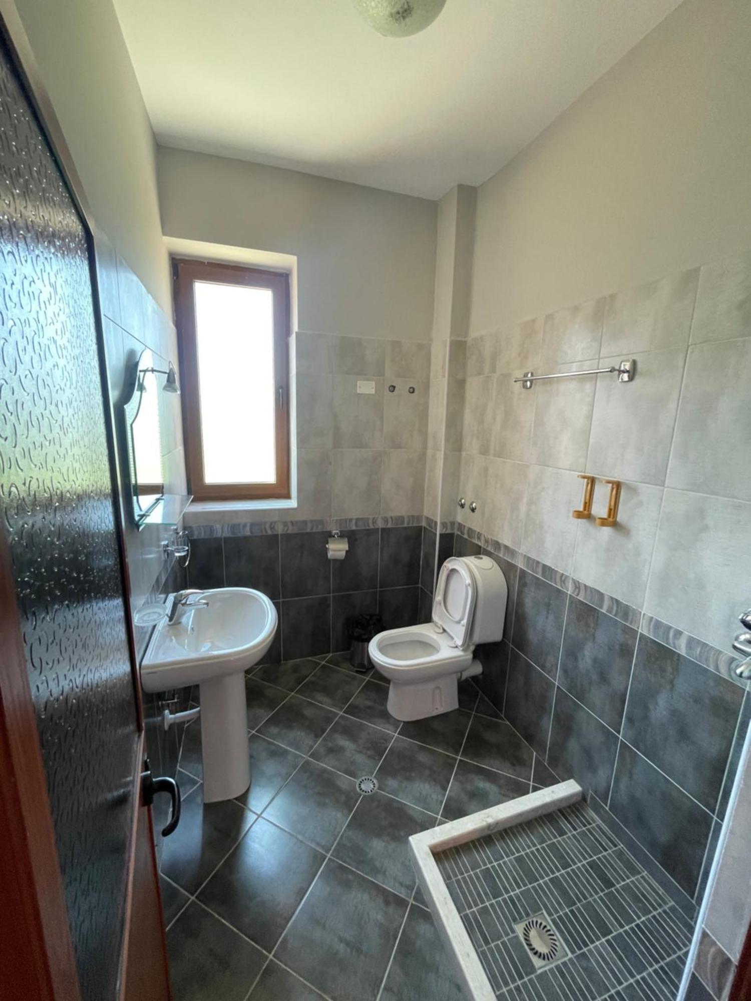 Lura Hotel Fushe-Lure Екстериор снимка